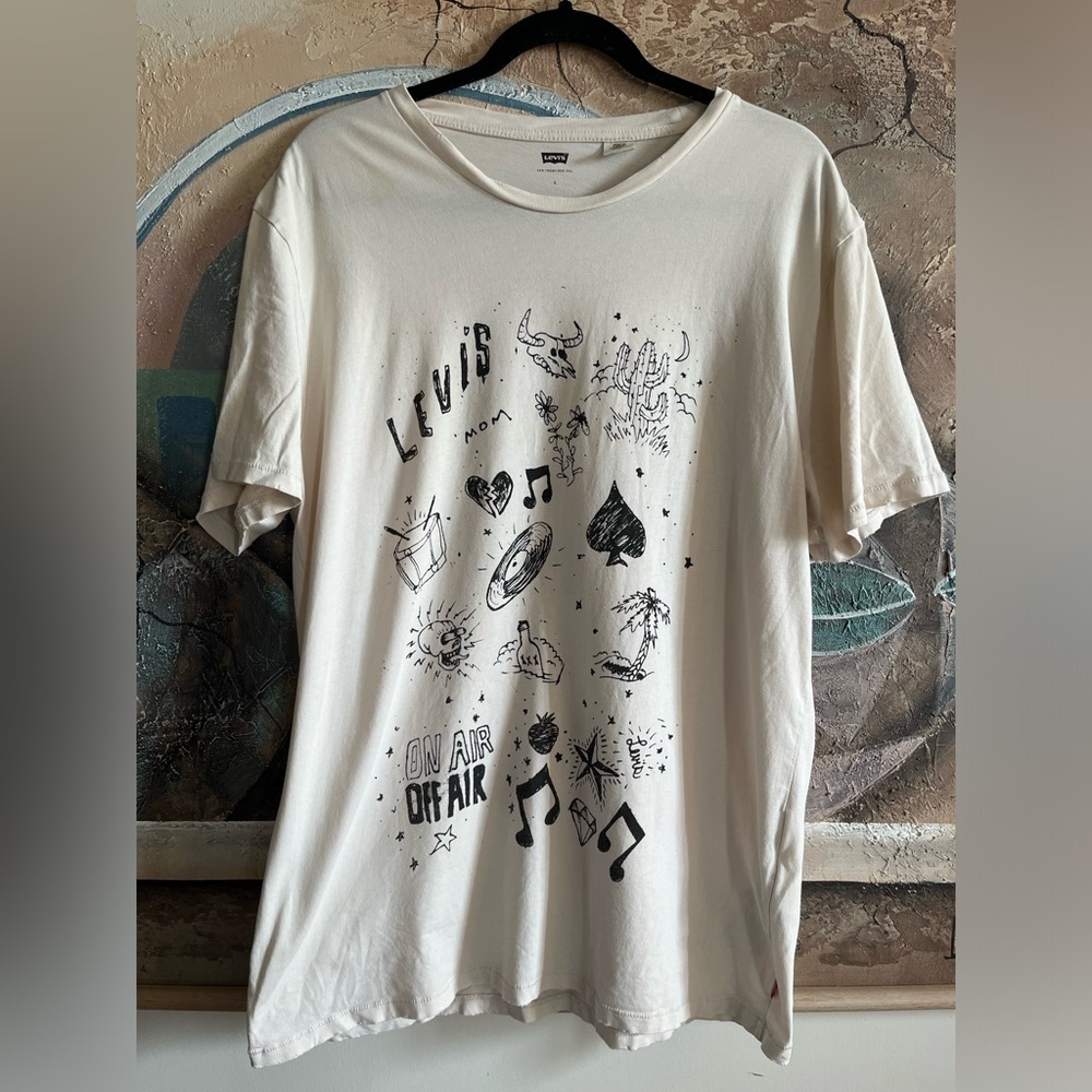 LEVI’s Graphic Tee